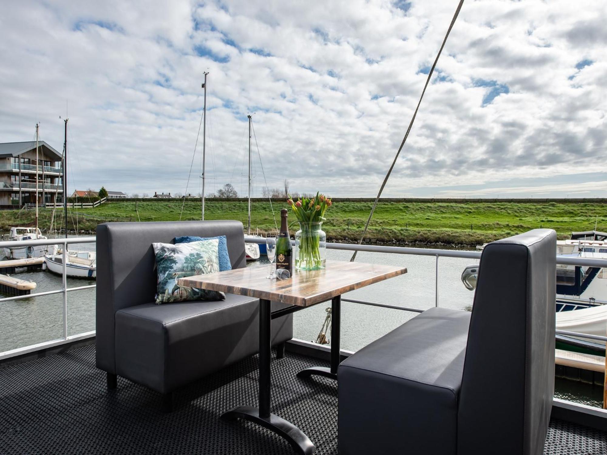 Waterlodge Blue Lagoon On A Jetty For 4 People Kamperland Exterior photo